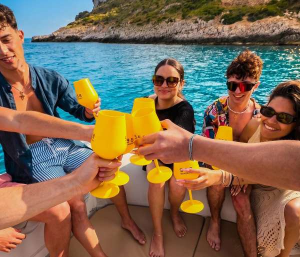 Aperitivo al tramonto in gommone